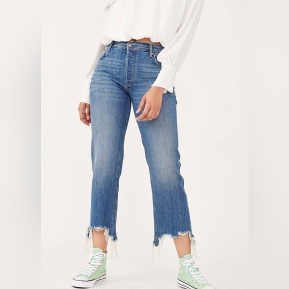FREE PEOPLE we the free MAGGIE MID RISE STRAIGHT chewed hem crop JEANS sz 26 - Picture 1 of 9